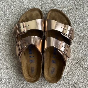 Arizona Rose gold Birkenstocks. Soft footbed.